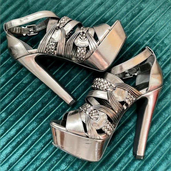 Jessica Simpson Shoes - Jessica Simpson Women's Parissa Platform Sandal - Chrome - Size 5